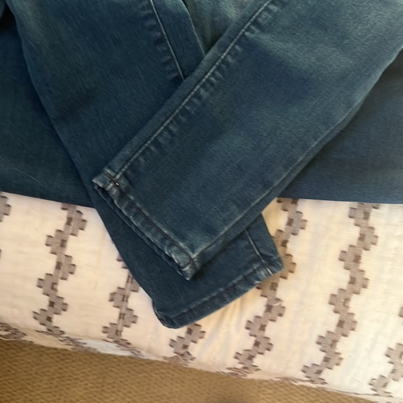 Old Navy rockstar mid rise jeans size 6 regular. - Picture 4 of 9